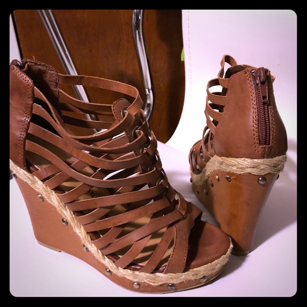 Women’s wedge shoes.. Chinese laundry